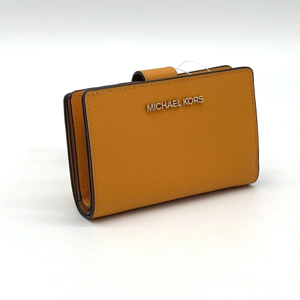 Michael Kors Medium Bifold Zip Corner Wallet